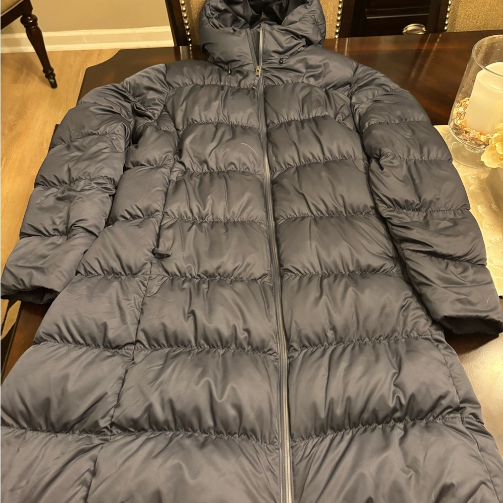 Patagonia Women's Navy Puffer Jacket - Picture 7 of 15